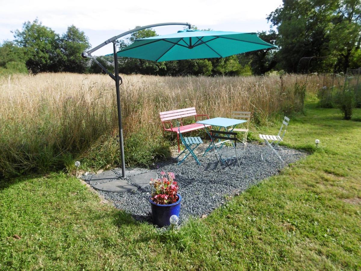 La Bicyclette Bleue Bed & Breakfast Montpinchon Exterior photo